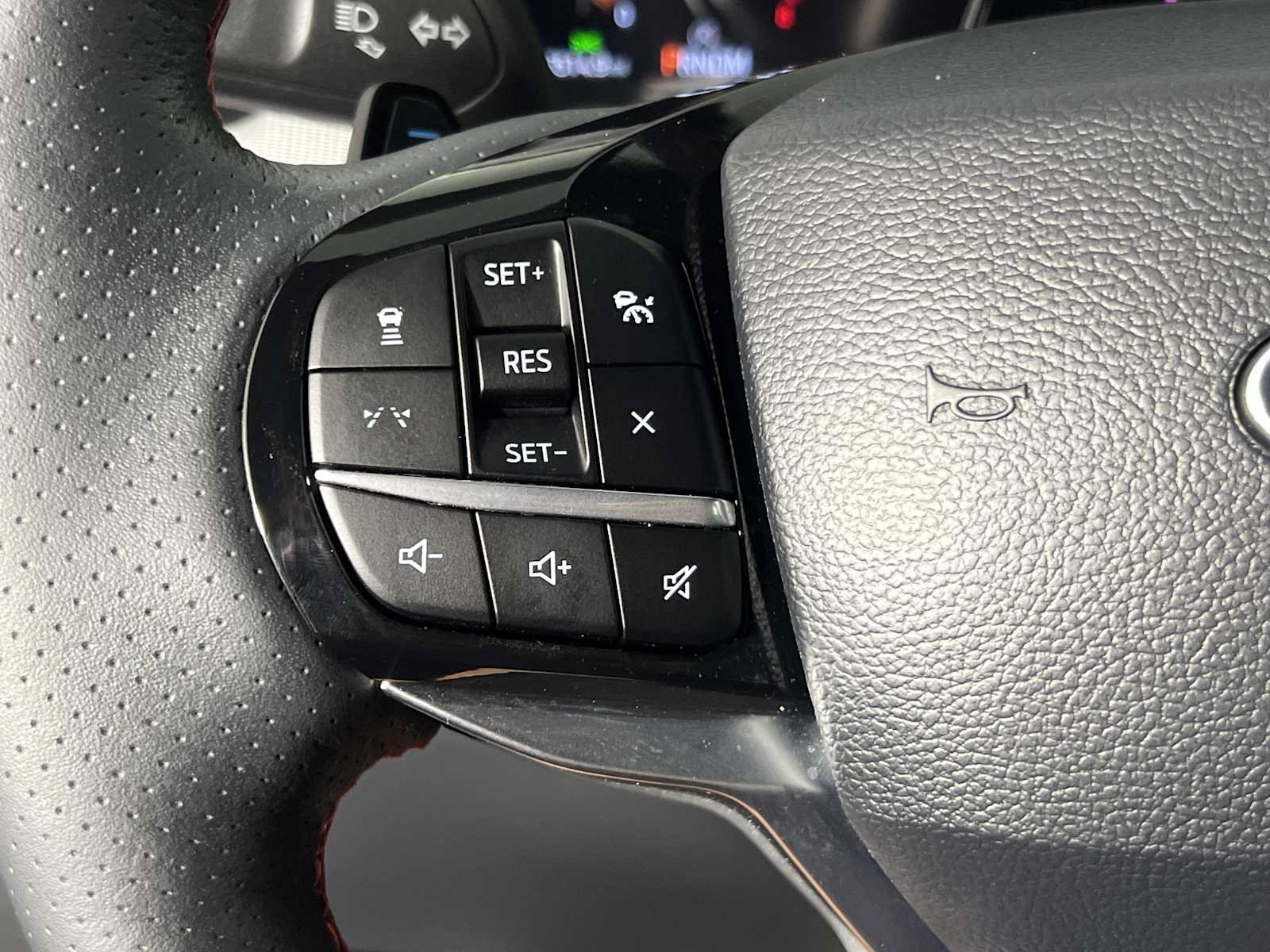 Used 2025 Ford Explorer ST AWD/4WD image 27