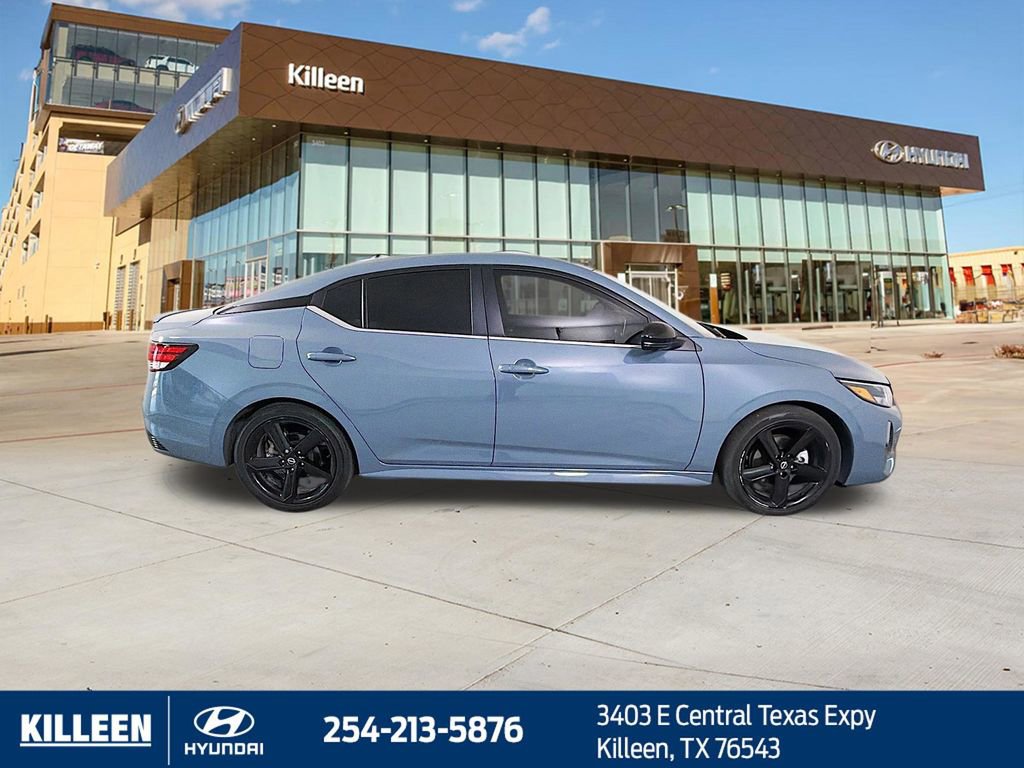 Used 2025 Nissan Sentra SR w/ SR Premium Package FWD image 9