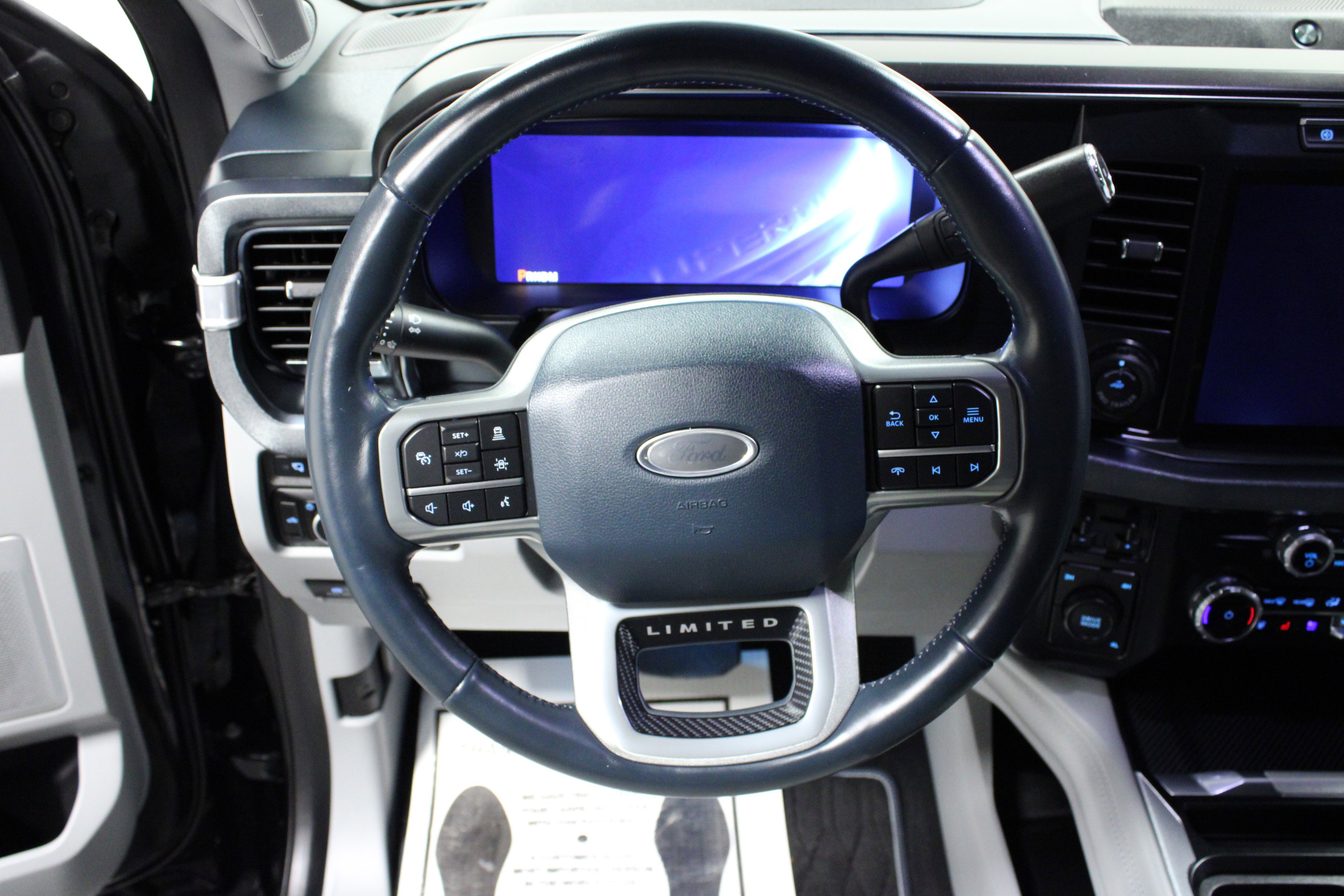 Used 2023 Ford F450 Limited w/ FX4 Off-Road Package image 17