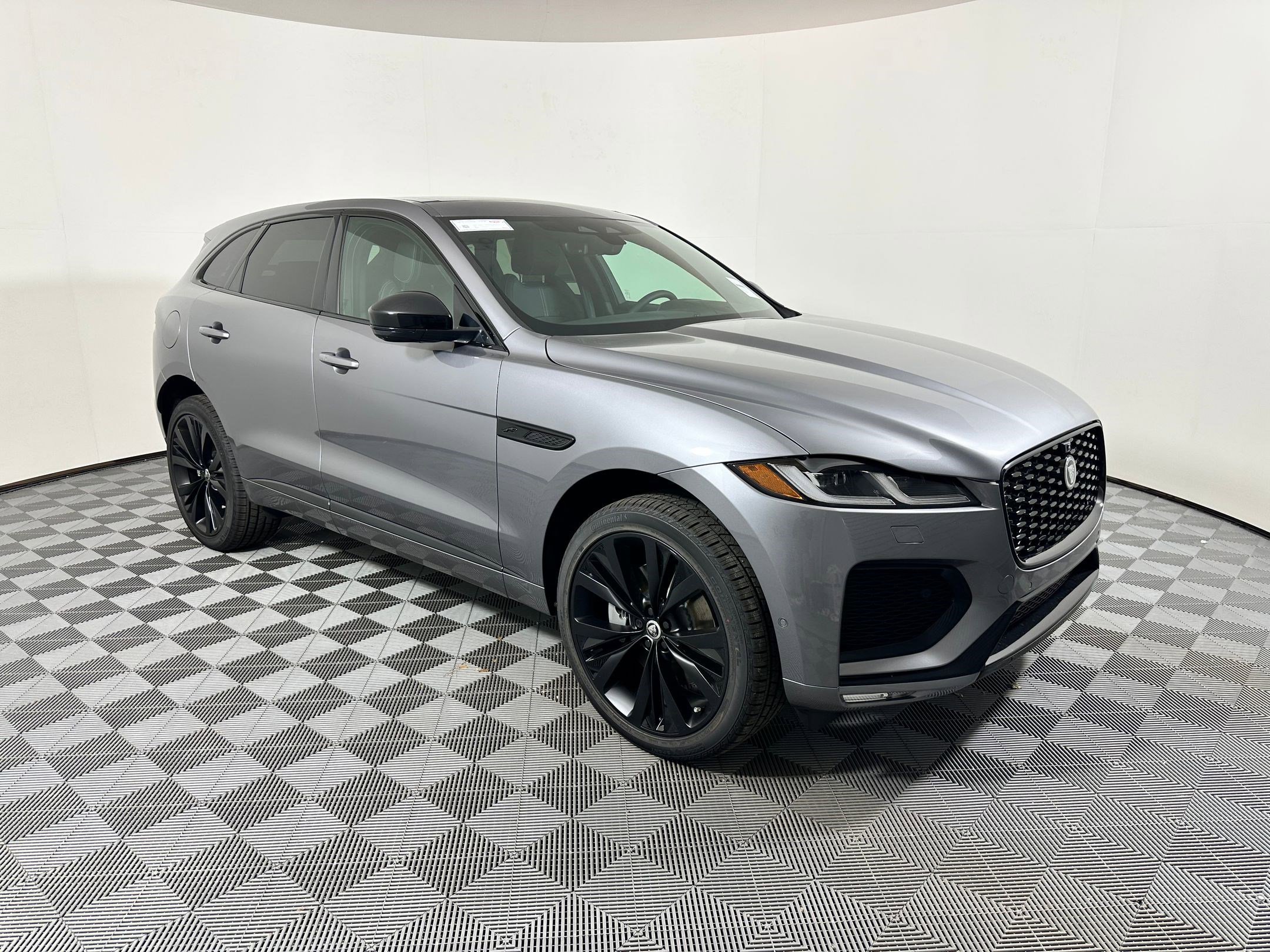 New 2026 Jaguar F-PACE R-Dynamic S image 6