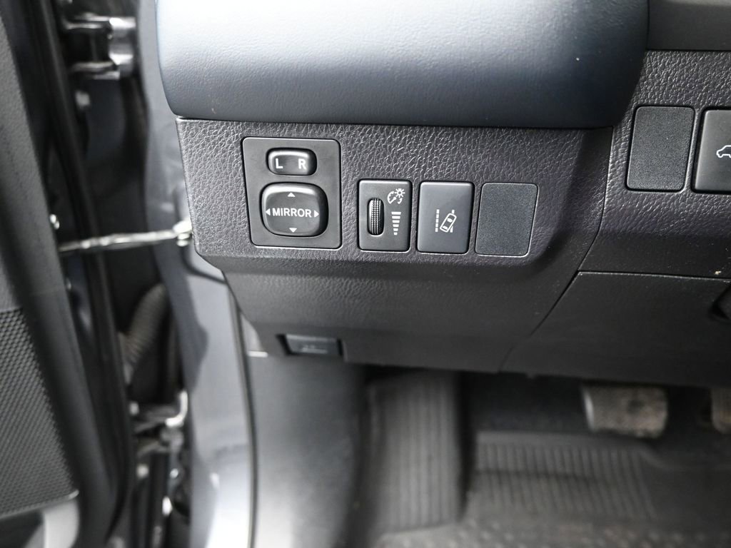 Used 2018 Toyota RAV4 Limited w/ Advanced Technology Package image 30