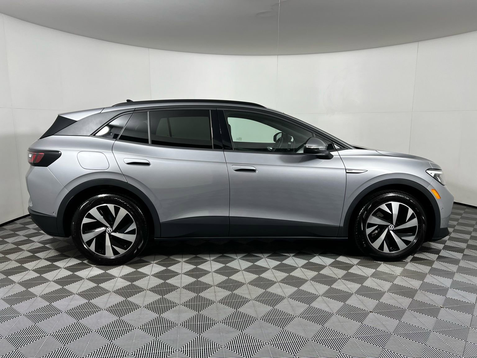 Used 2025 Volkswagen ID.4 Pro image 4