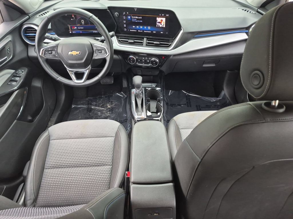 Used 2025 Chevrolet Trax LT w/ LT Convenience Package FWD image 25