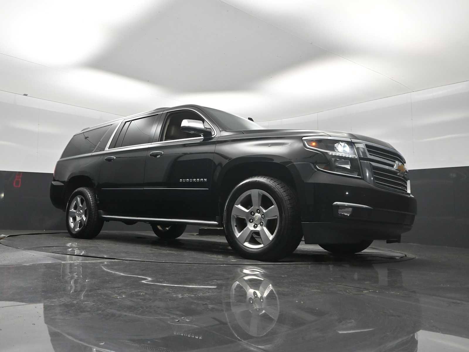 Used 2019 Chevrolet Suburban Premier AWD/4WD image 18