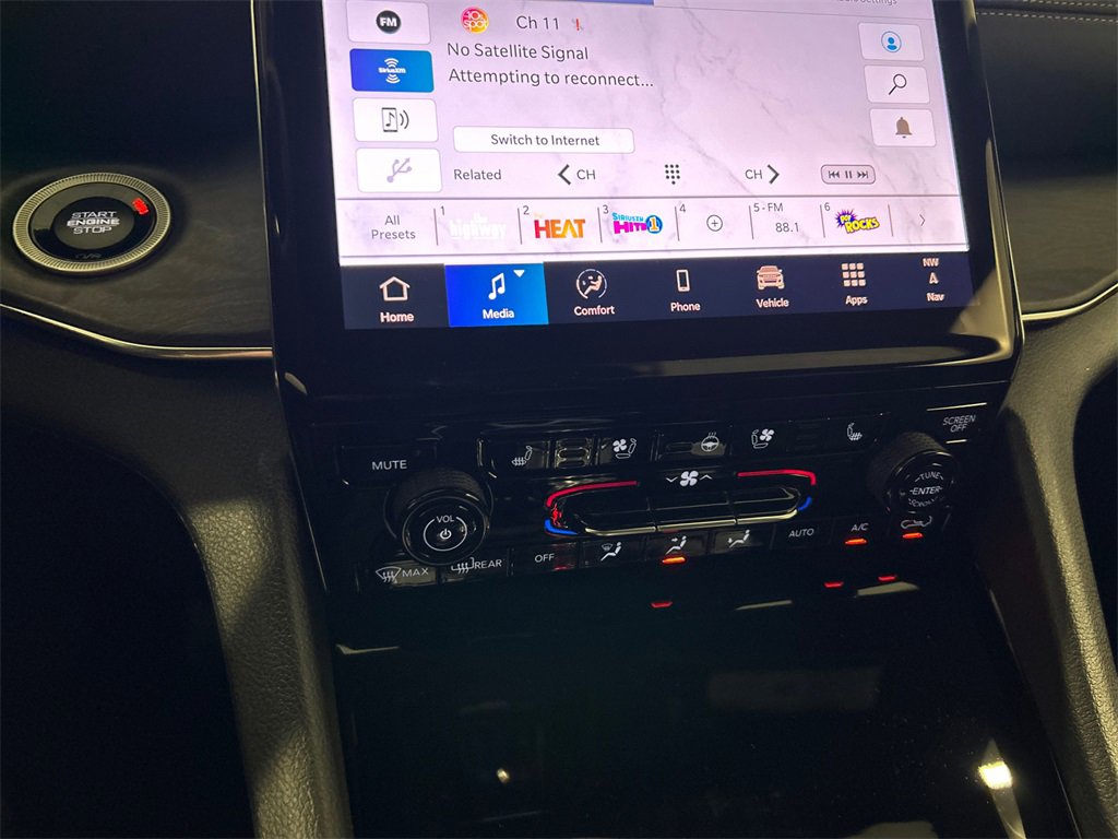 New 2025 Jeep Grand Cherokee Overland w/ Adv Protech Group III image 24