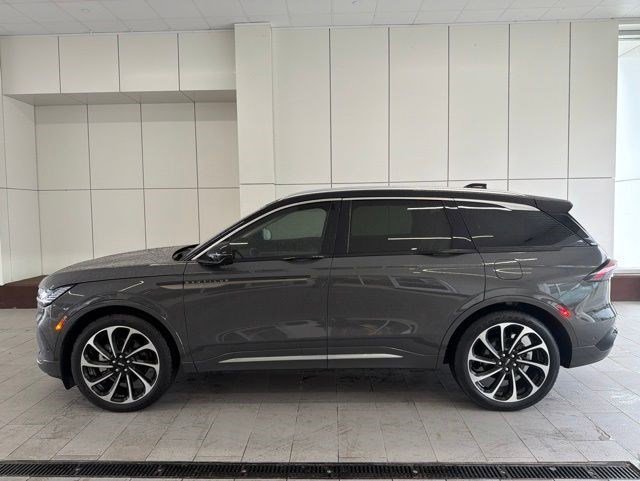 Used 2024 Lincoln Nautilus Black Label AWD/4WD image 2