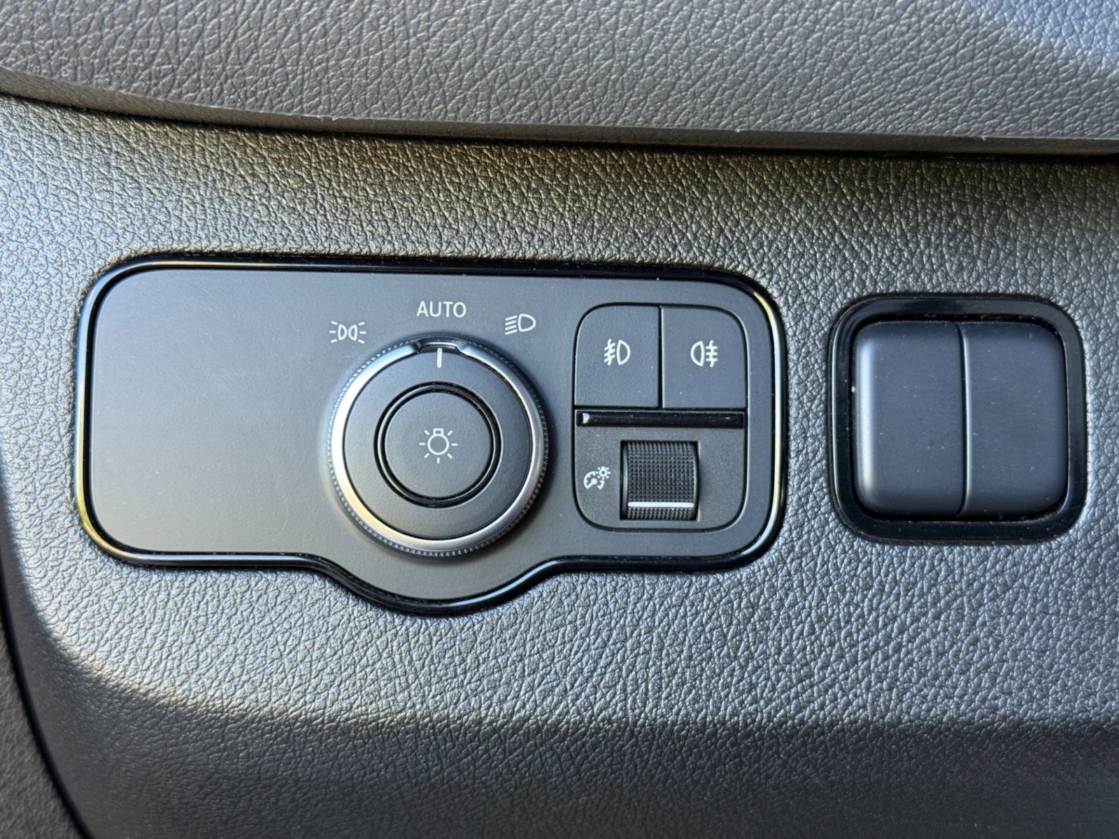 Used 2021 Mercedes-Benz Sprinter 2500 w/ Comfort Plus Package image 16