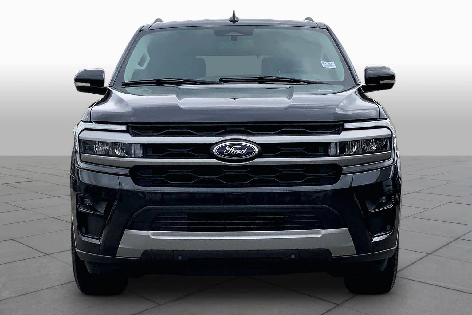 Used 2024 Ford Expedition XLT RWD image 4