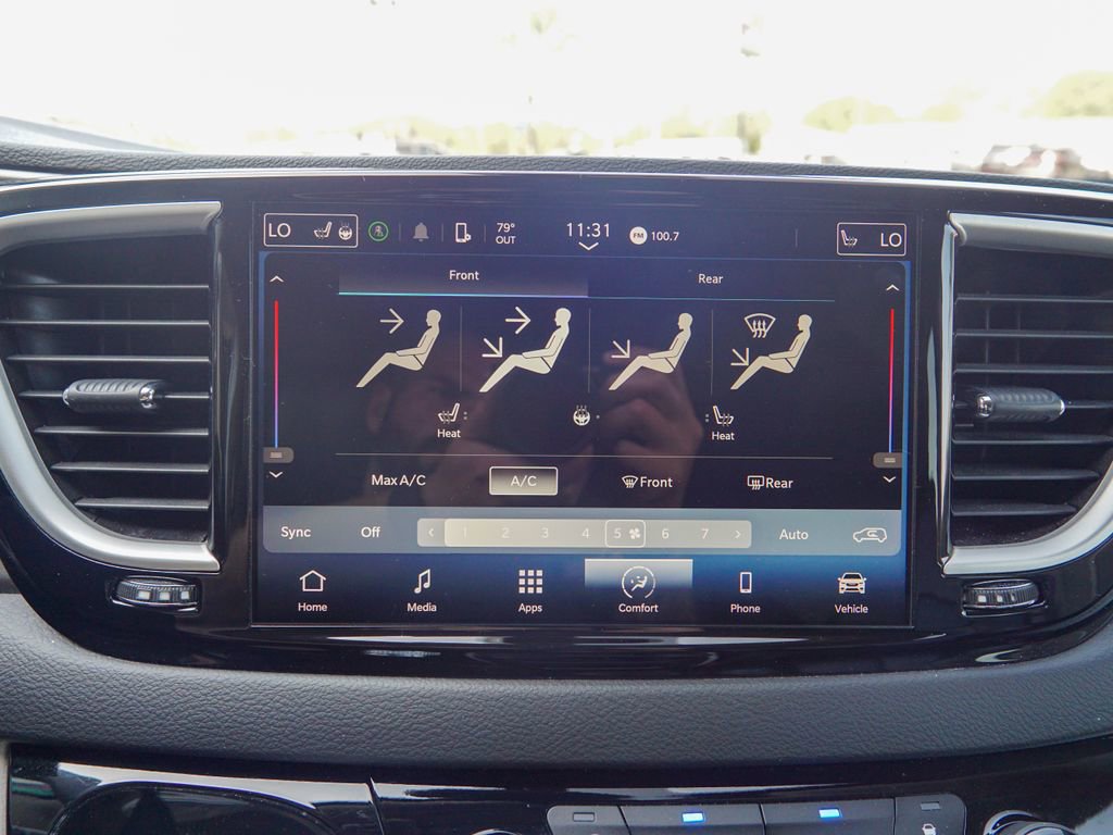 Used 2023 Chrysler Pacifica Touring-L FWD image 28