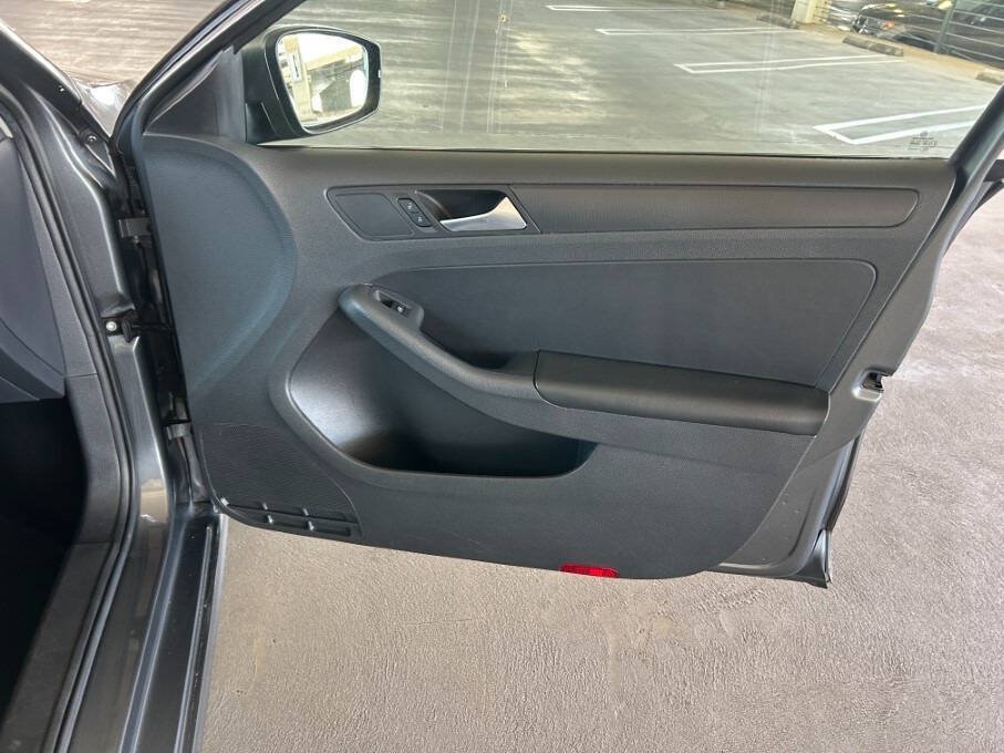 Used 2012 Volkswagen Jetta SE FWD image 29