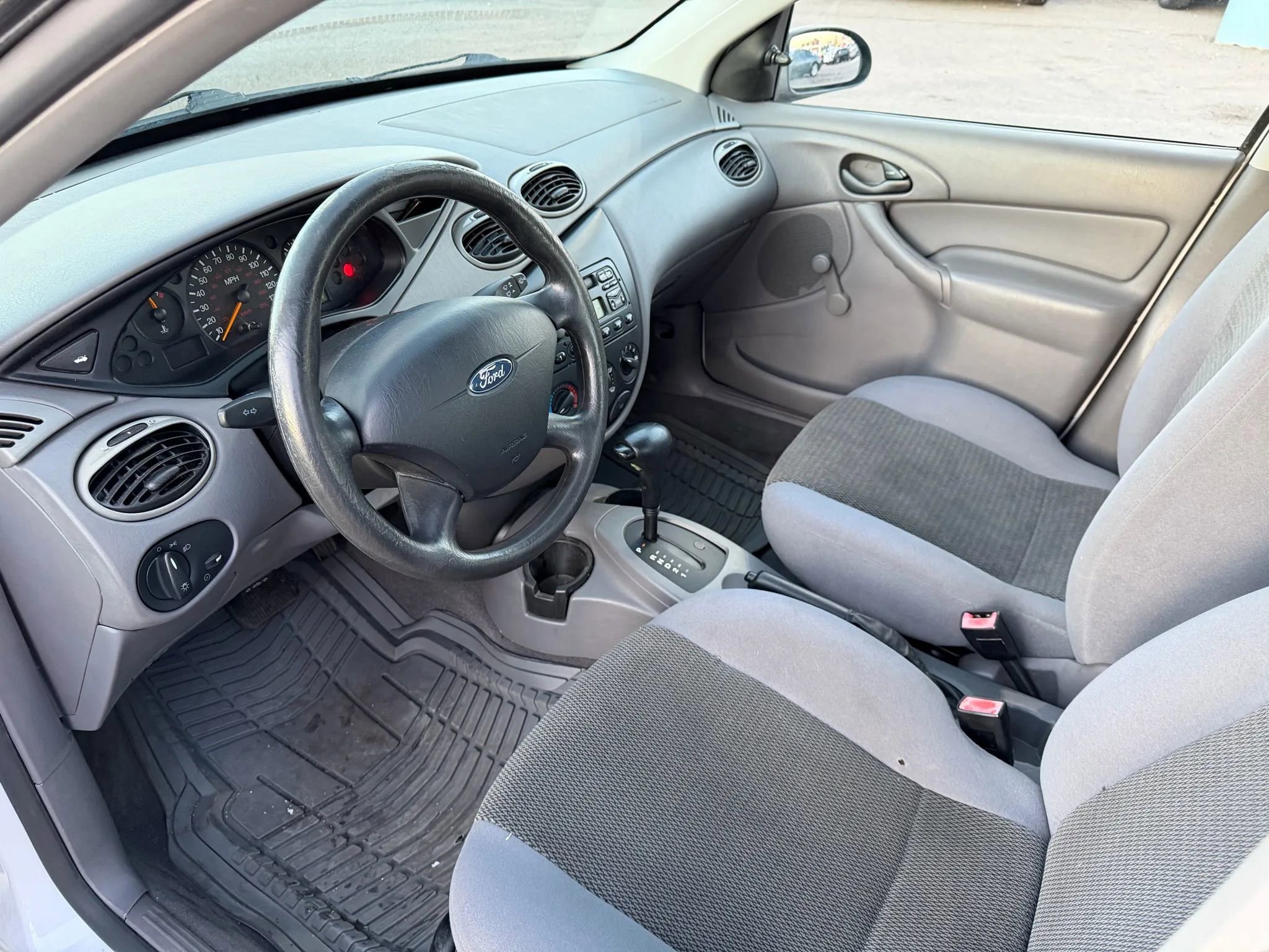 Used 2004 Ford Focus LX image 14