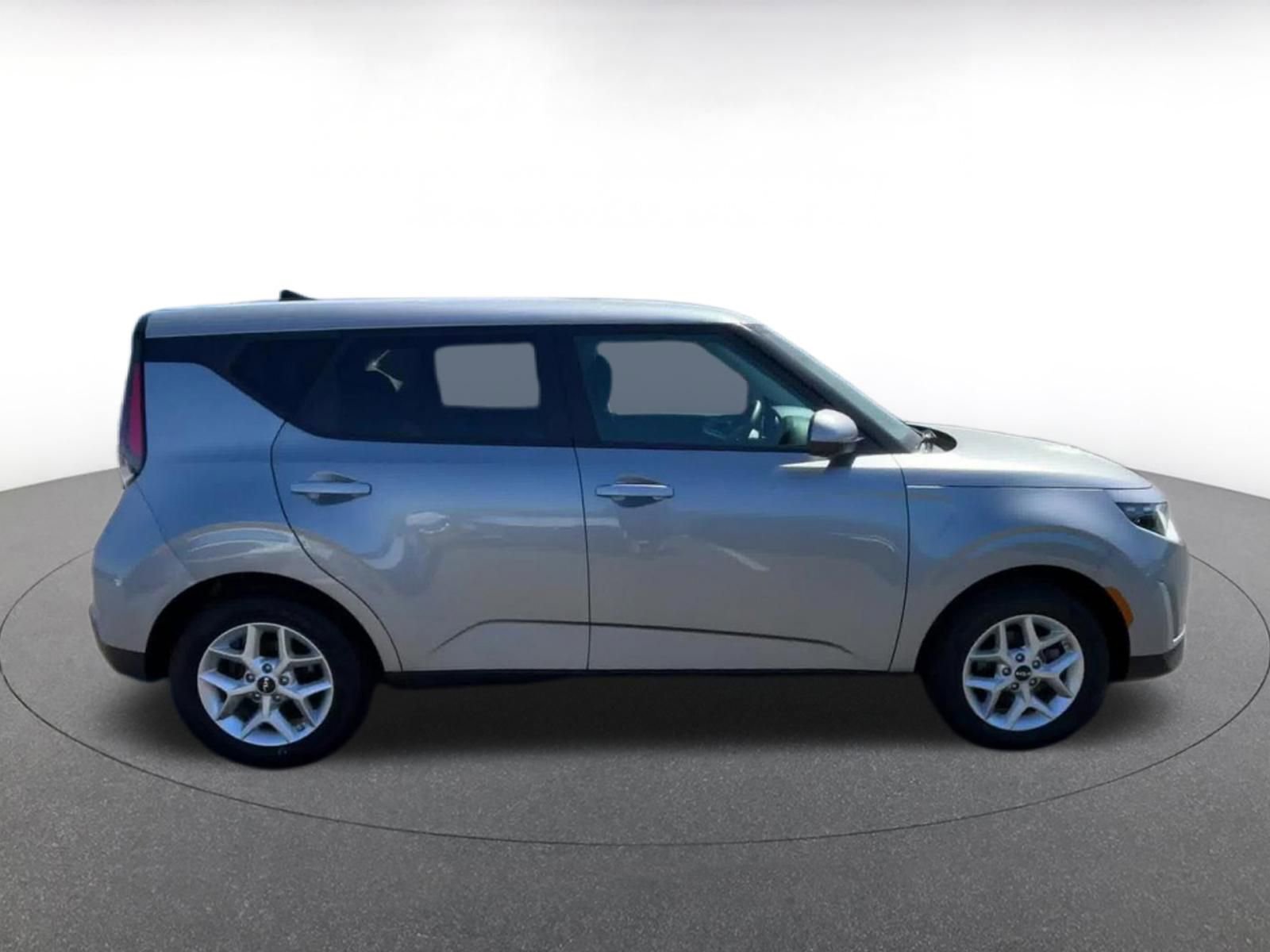 Used 2025 Kia Soul LX w/ LX Technology Package FWD image 15