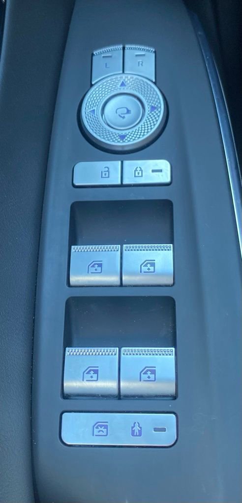 Certified 2025 Genesis GV70 3.5T Sport w/ Sport Advanced Package image 28