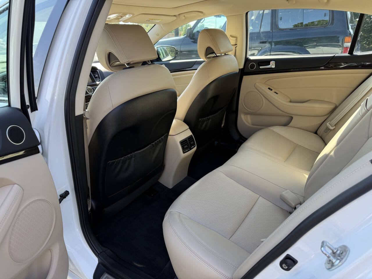 Used 2015 Kia Cadenza Premium w/ Luxury Package FWD image 10