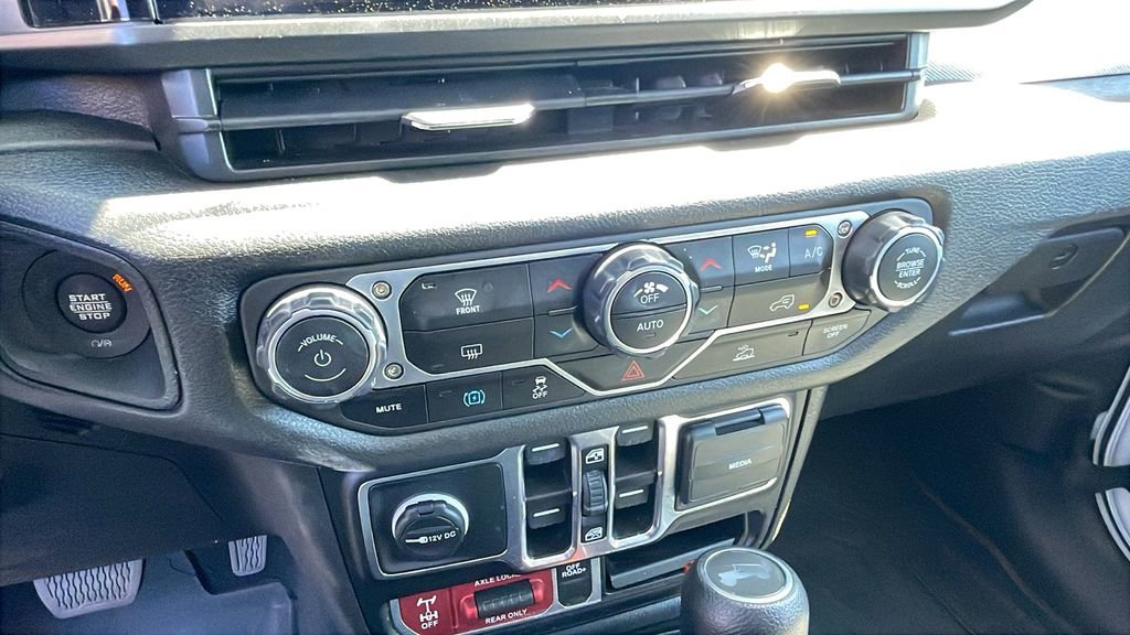Used 2024 Jeep Wrangler Unlimited AWD/4WD image 20