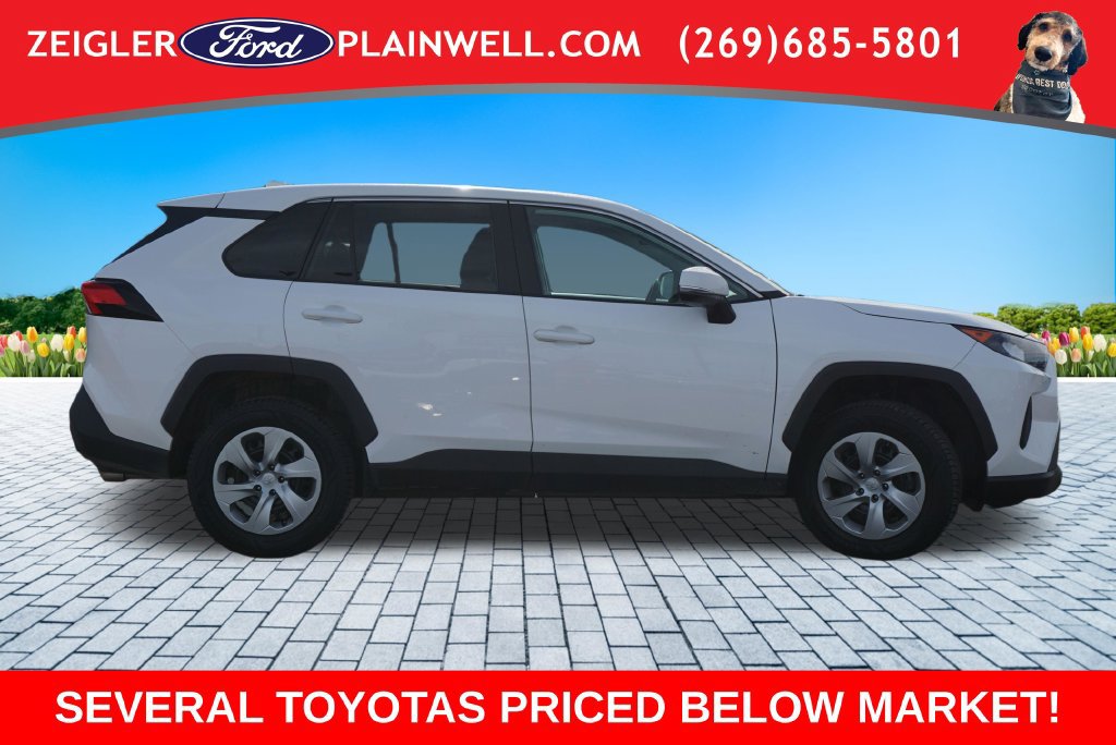 Used 2022 Toyota RAV4 LE AWD/4WD image 6