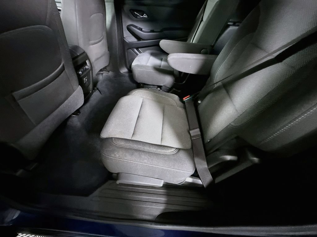 Used 2023 Chevrolet Traverse LT FWD image 26