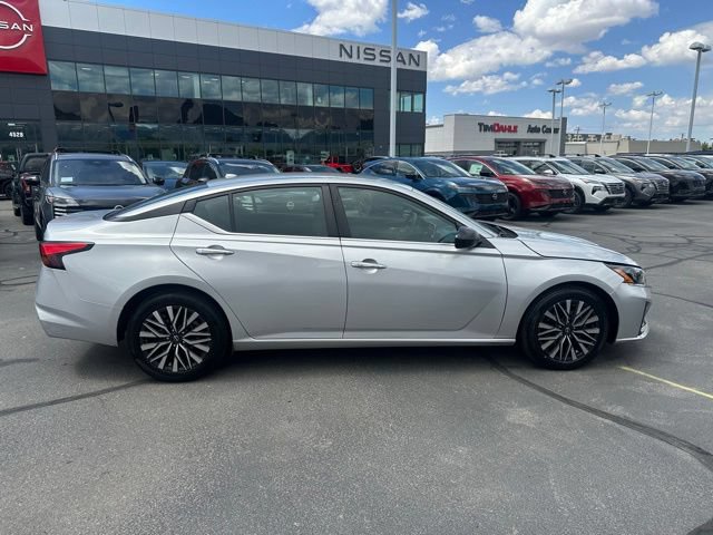 Used 2024 Nissan Altima 2.5 SV FWD image 13