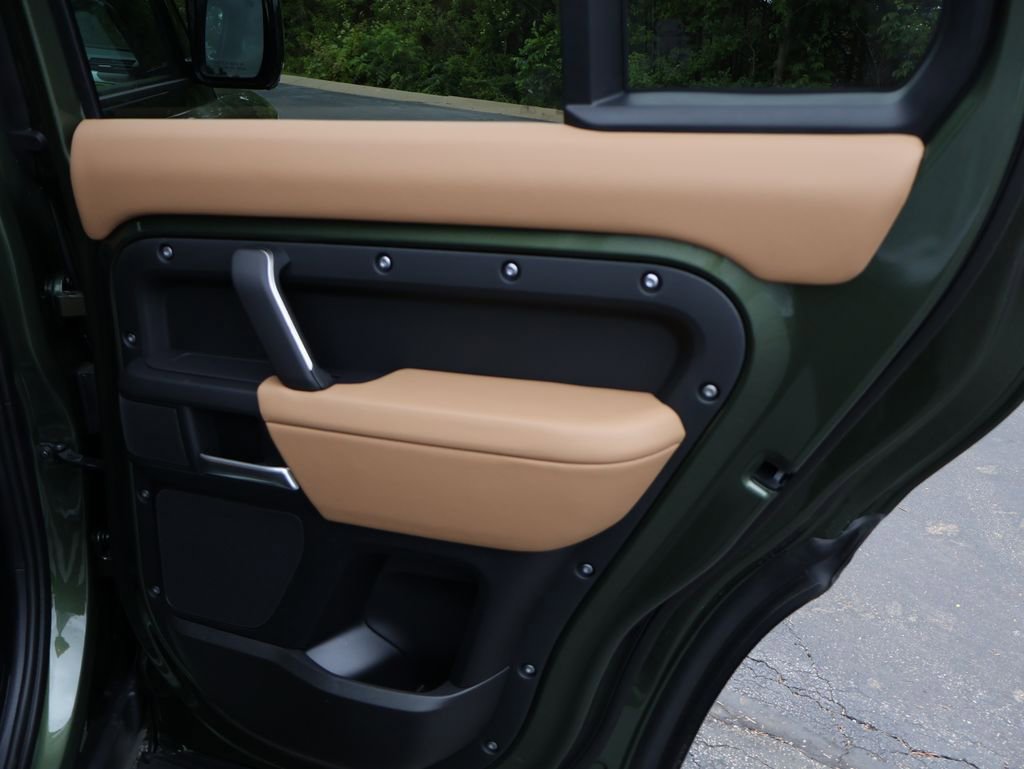 New 2026 Land Rover Defender 130 X-Dynamic SE AWD/4WD image 14