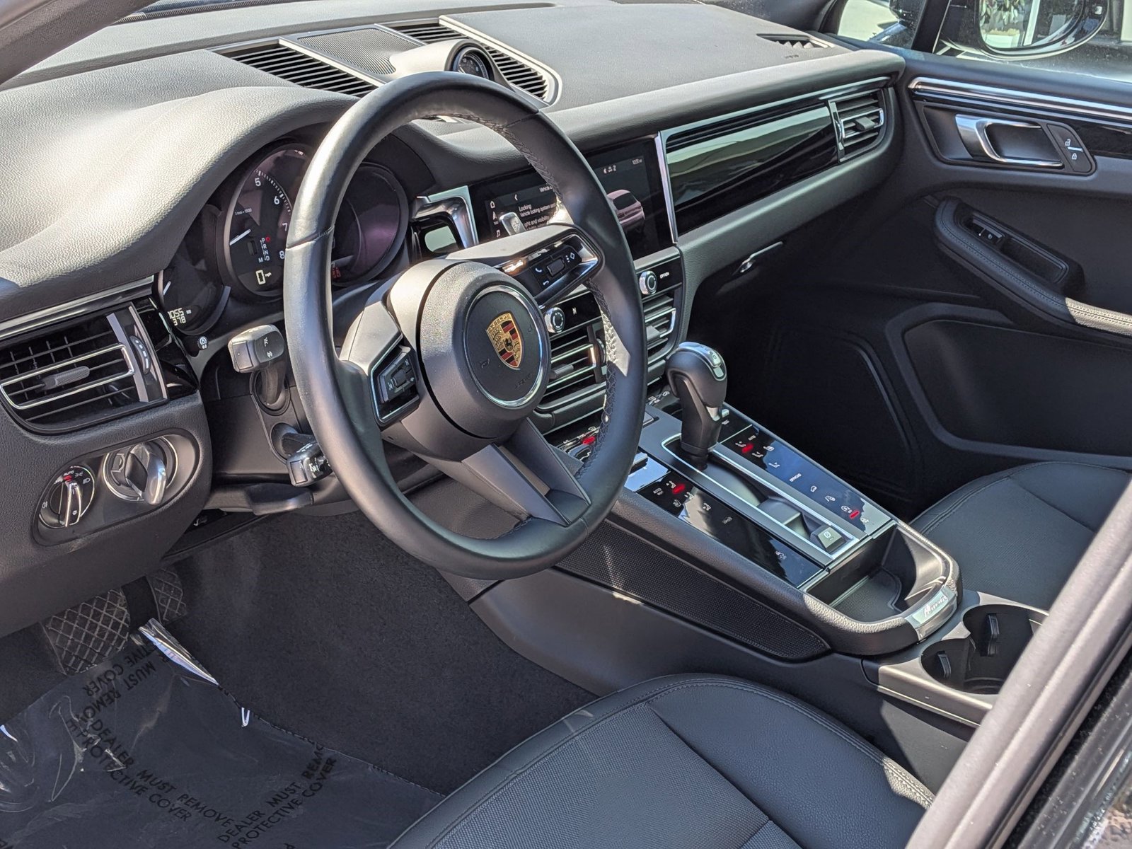 Certified 2023 Porsche Macan AWD/4WD image 4