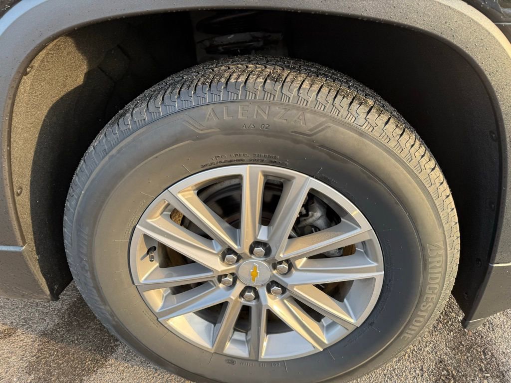 Used 2023 Chevrolet Traverse LT w/ Rear Camera Mirror Package image 40