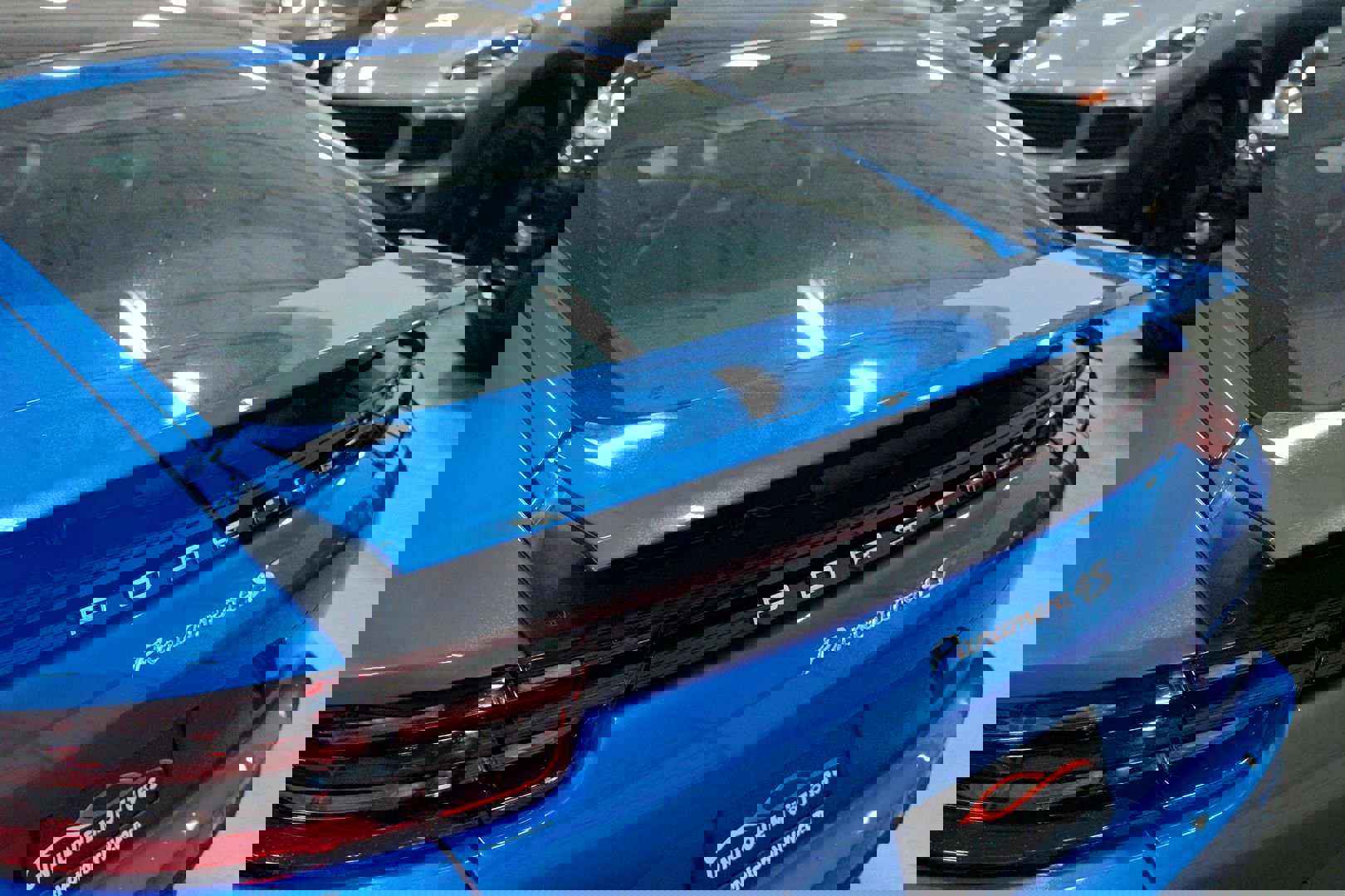 Used 2017 Porsche Panamera 4S image 9