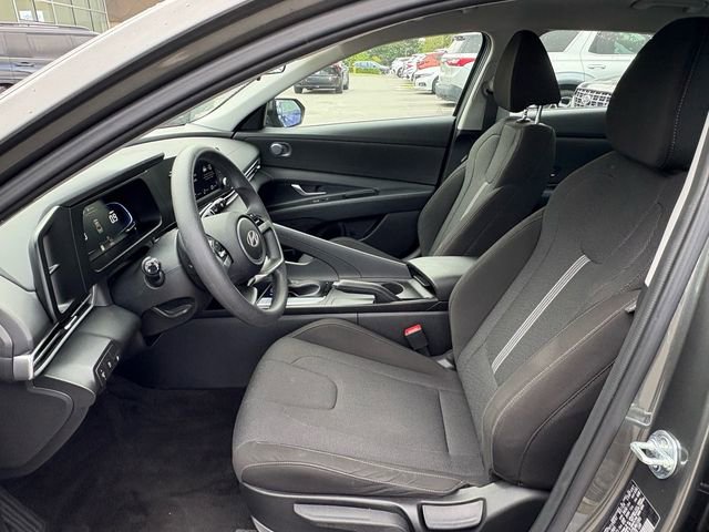 Used 2025 Hyundai Elantra SE image 8