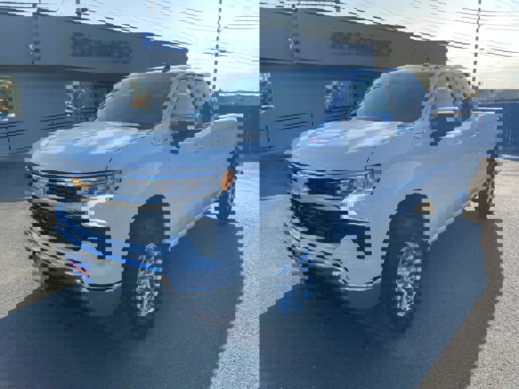 Used 2025 Chevrolet Silverado 1500 LT image 4