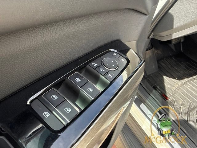 Used 2023 Nissan Pathfinder Platinum FWD image 11