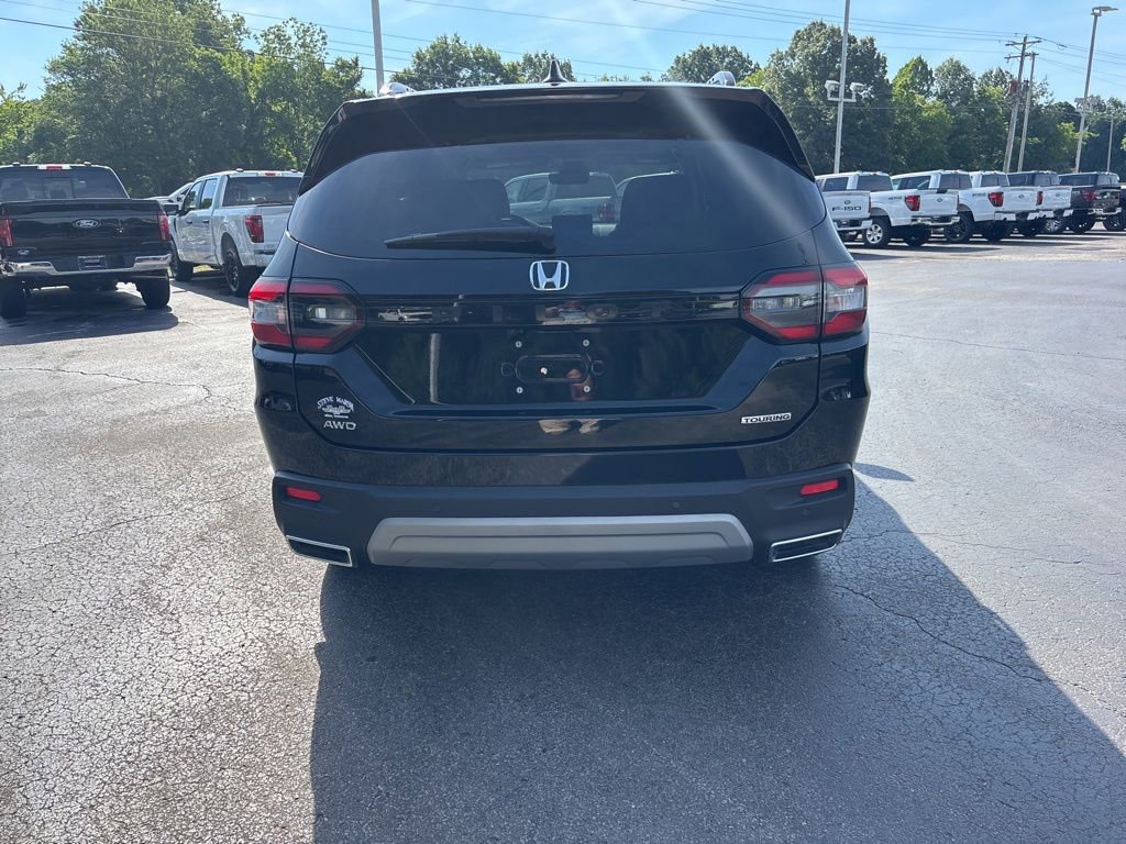 Used 2025 Honda Pilot Touring image 4