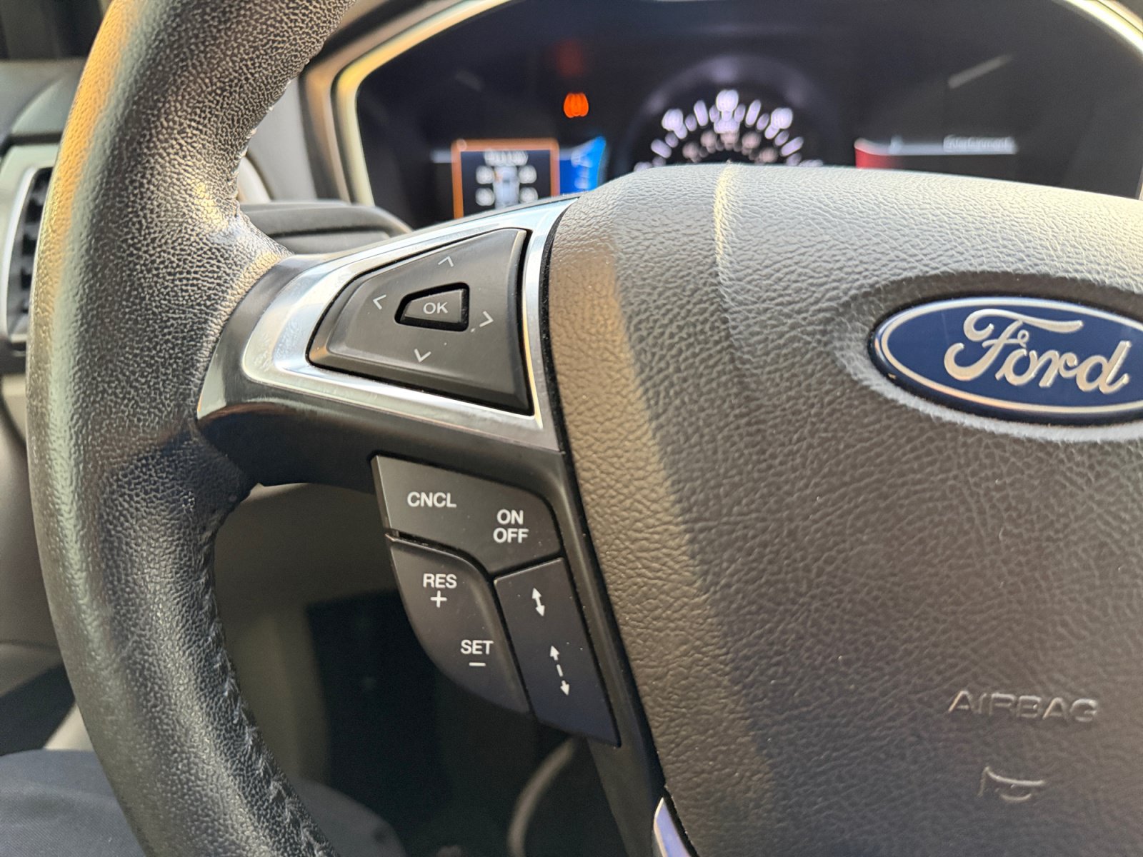Used 2019 Ford Fusion SEL FWD image 18