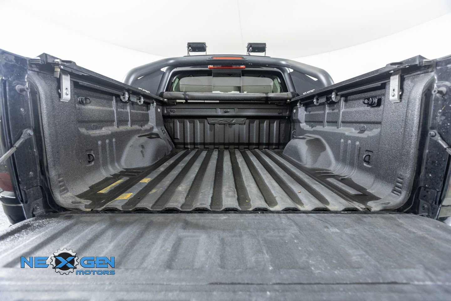 Used 2020 Chevrolet Colorado ZR2 w/ ZR2 Midnight Special Edition image 35