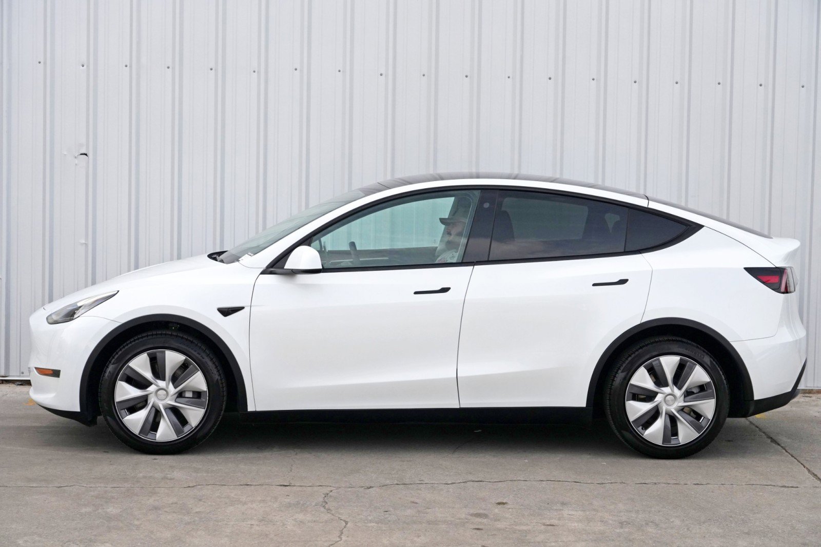 Used 2023 Tesla Model Y Long Range image 48