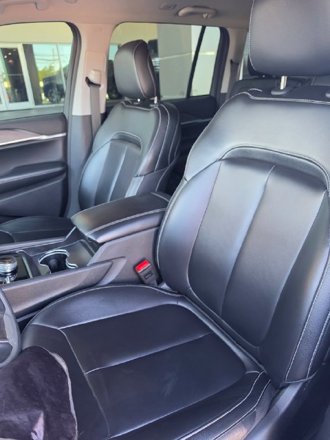 Used 2024 Jeep Grand Cherokee Limited w/ Black Appearance Package AWD/4WD image 17