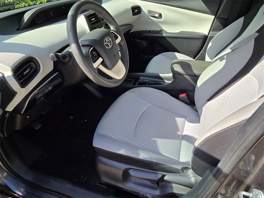 Used 2017 Toyota Prius Four image 11