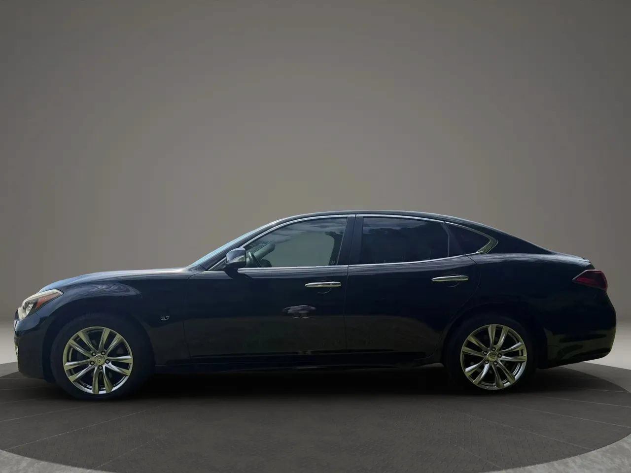 Used 2015 INFINITI Q70 3.7 RWD image 6