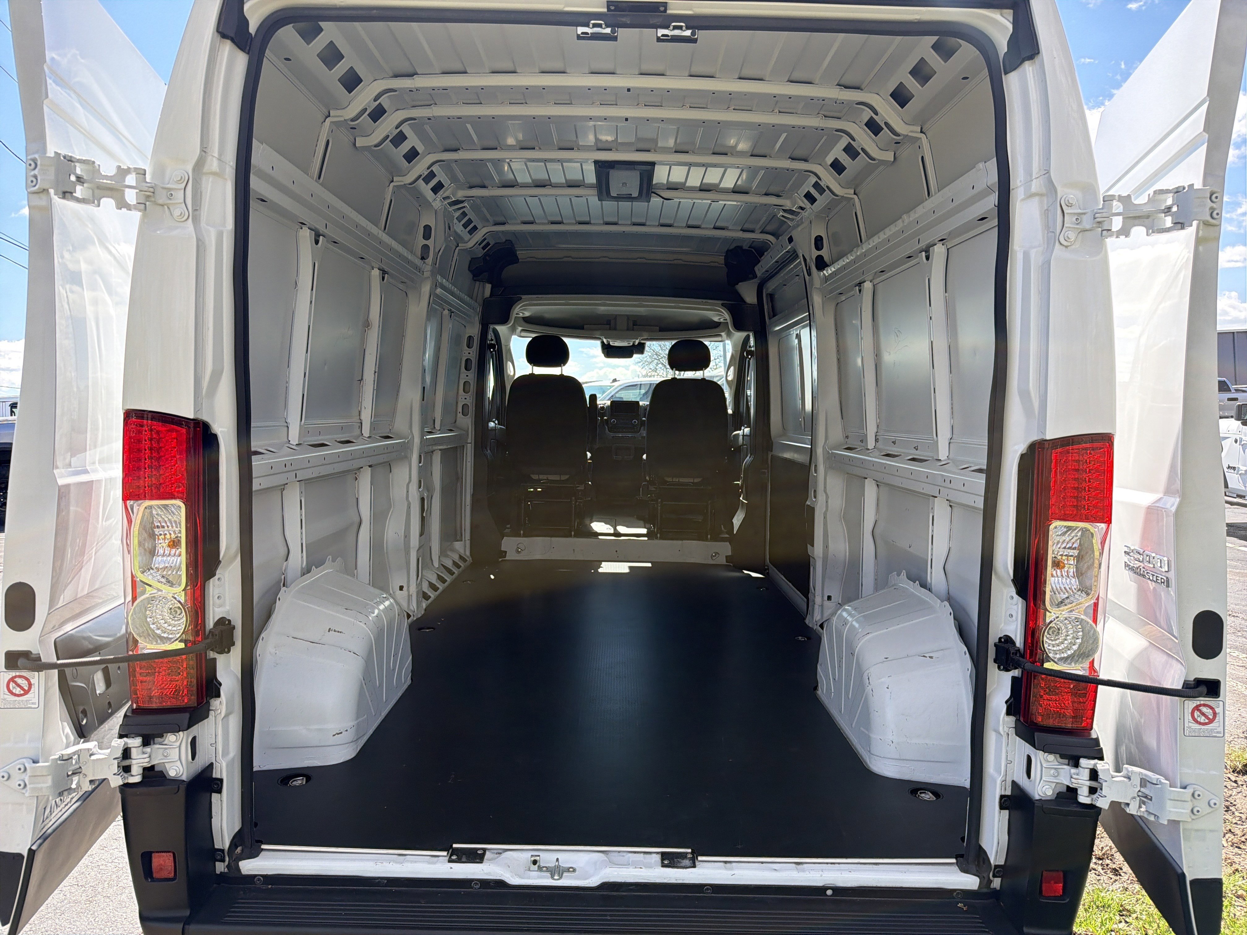 Used 2024 RAM ProMaster 2500 w/ Quick Order Package 22G SLT FWD image 12