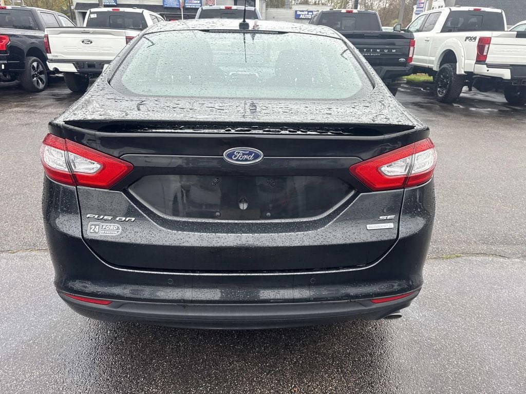 Used 2013 Ford Fusion SE FWD image 4