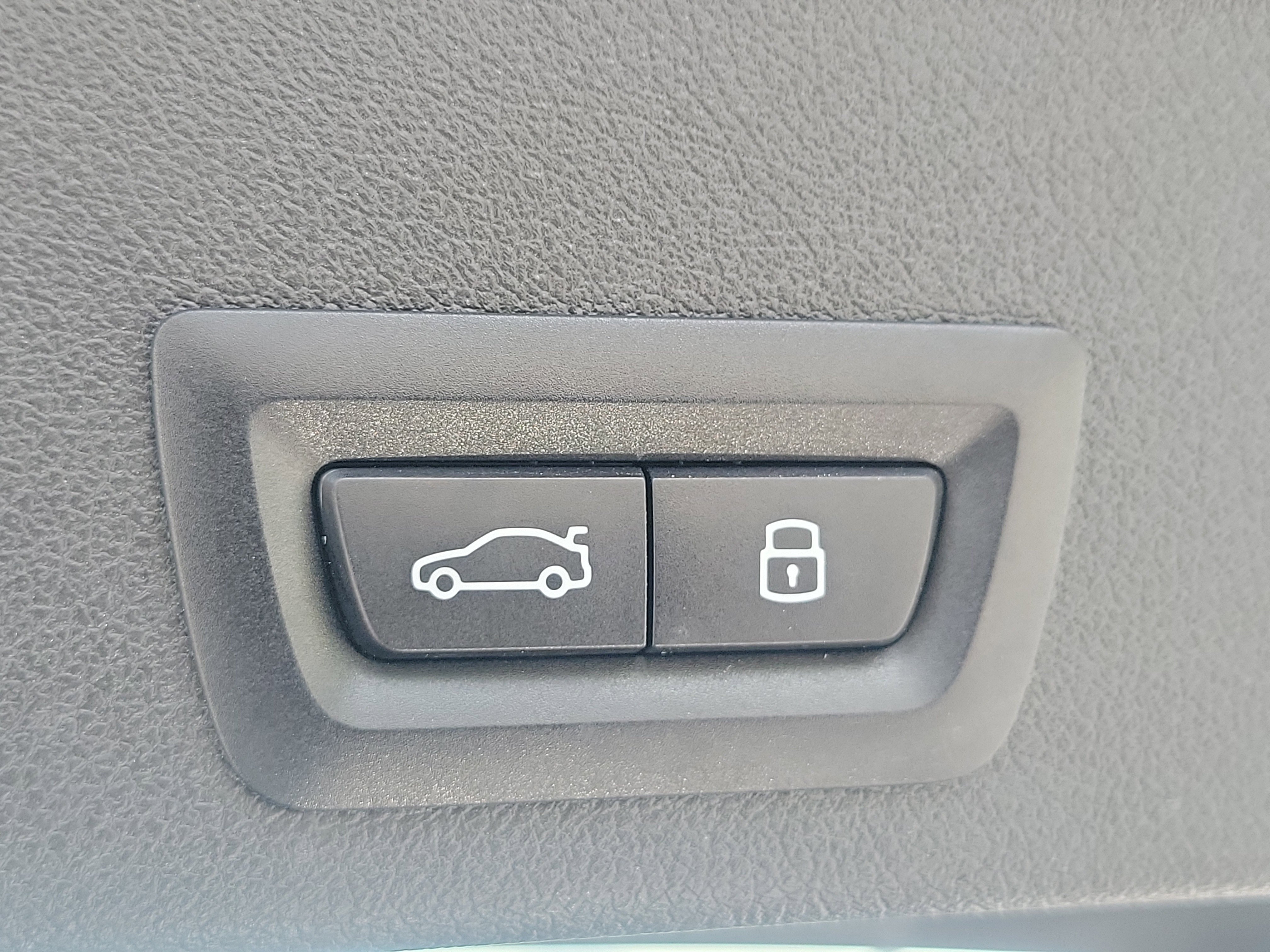 Used 2025 BMW X6 xDrive40i w/ Premium Package image 8