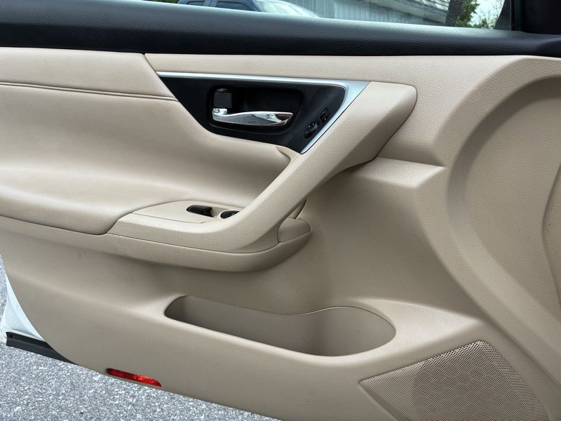 Used 2016 Nissan Altima 2.5 SL w/ 2.5 Technology Package FWD image 16
