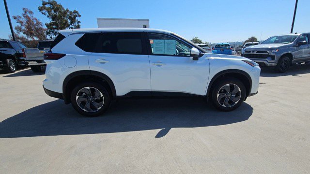 Used 2025 Nissan Rogue SV FWD image 9