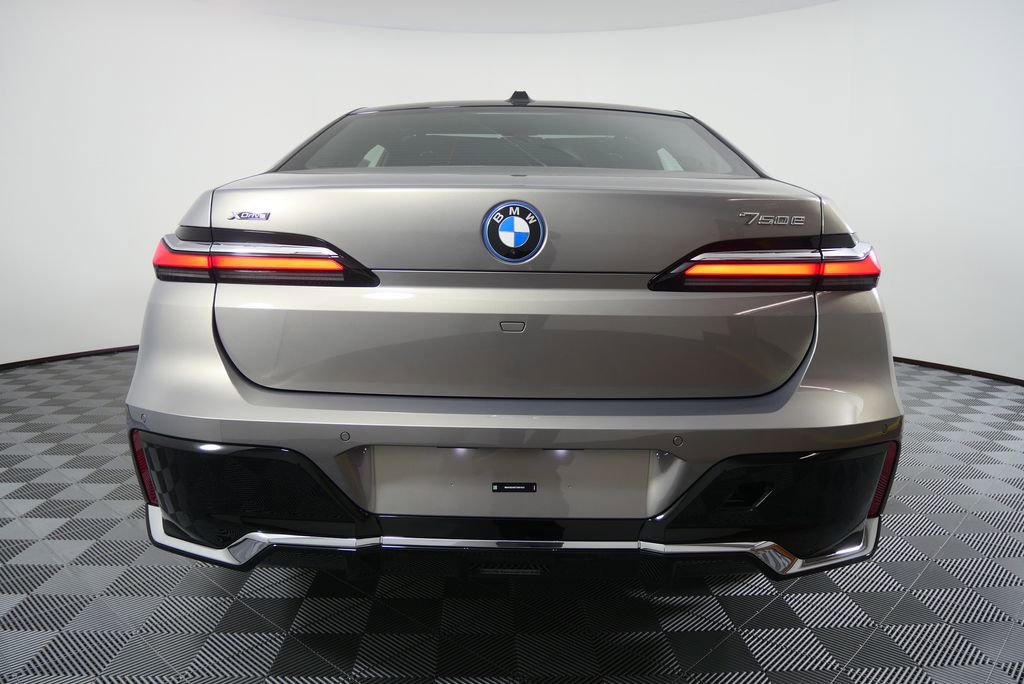 Used 2026 BMW 750e xDrive 750e xDrive w/ Executive Package image 4