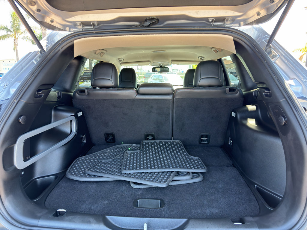 Used 2018 Jeep Cherokee Trailhawk w/ Cold Weather Group AWD/4WD image 6