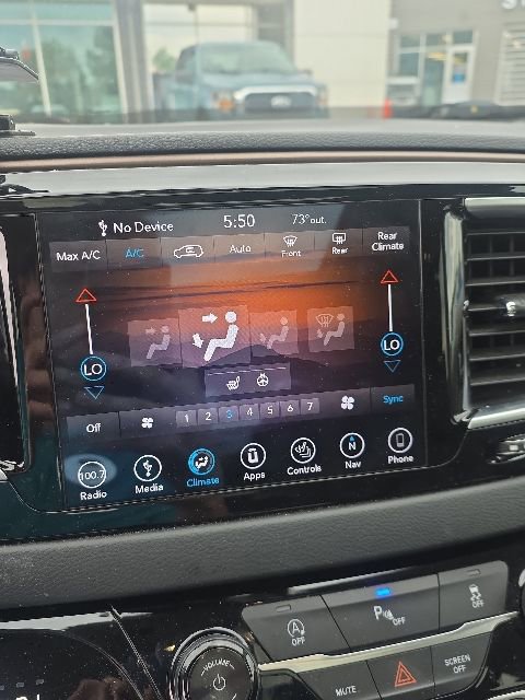 Used 2019 Chrysler Pacifica Touring-L Plus w/ Tire & Wheel Group FWD image 11