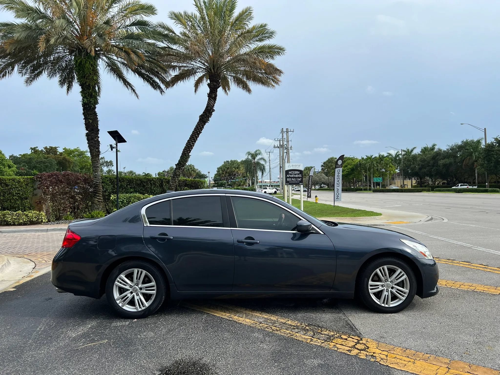 Used 2010 INFINITI G37 Sedan RWD image 3
