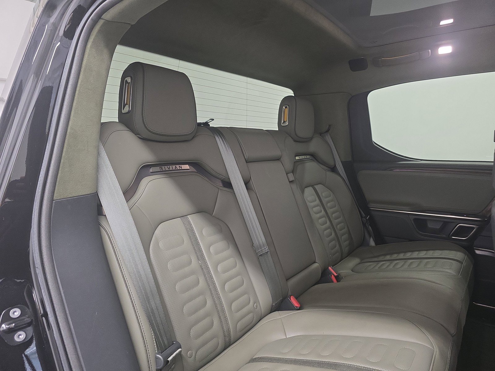Used 2023 Rivian R1T Adventure AWD/4WD image 22