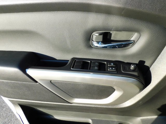 Certified 2022 Nissan Titan SV w/ SV Convenience Package image 8