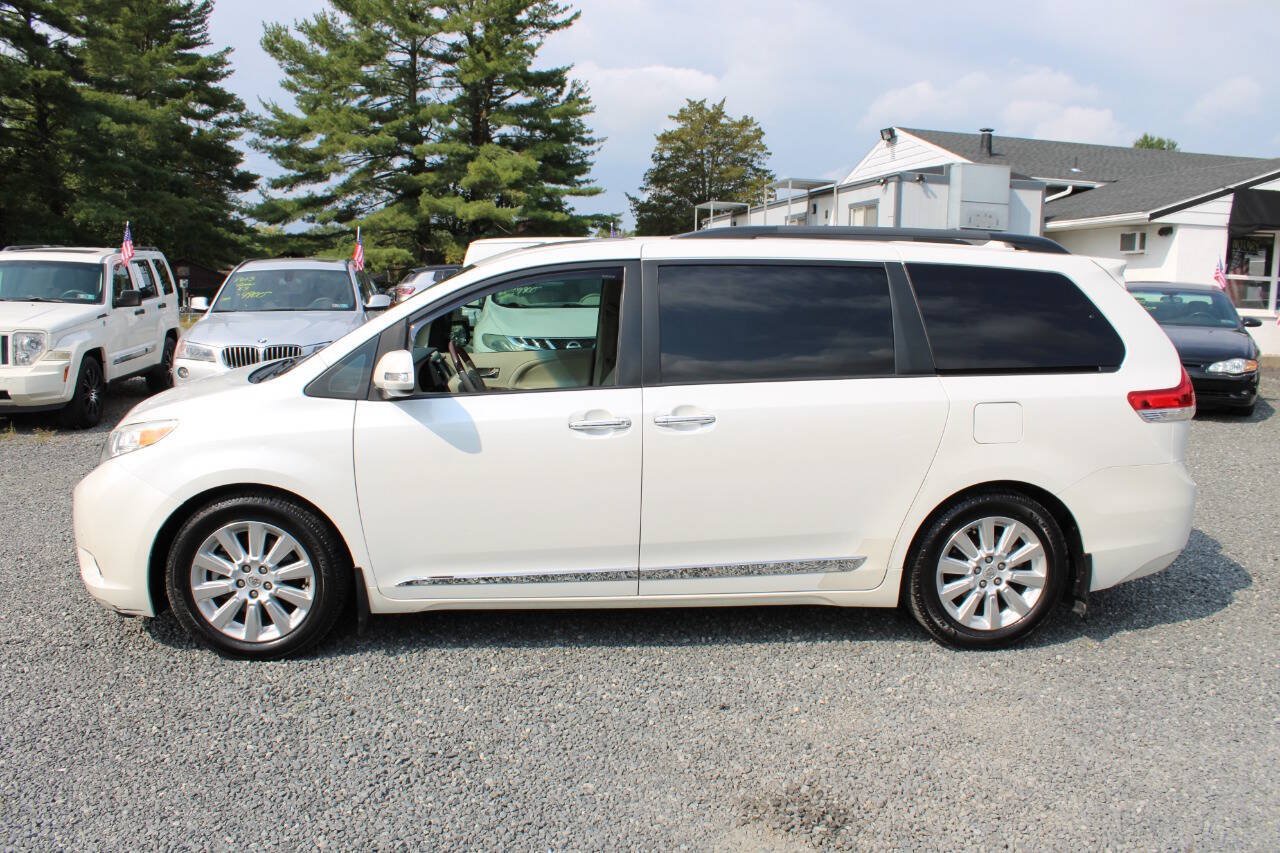 Used 2013 Toyota Sienna Limited w/ Premium Pkg FWD image 10