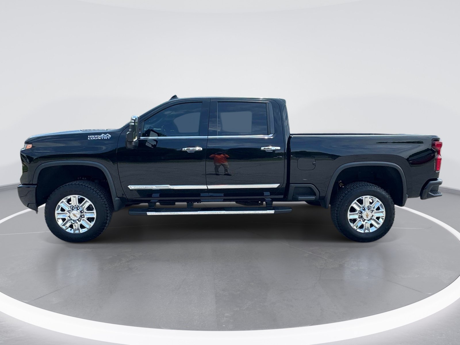 Used 2024 Chevrolet Silverado 2500 High Country w/ High Country Premium Package AWD/4WD image 5