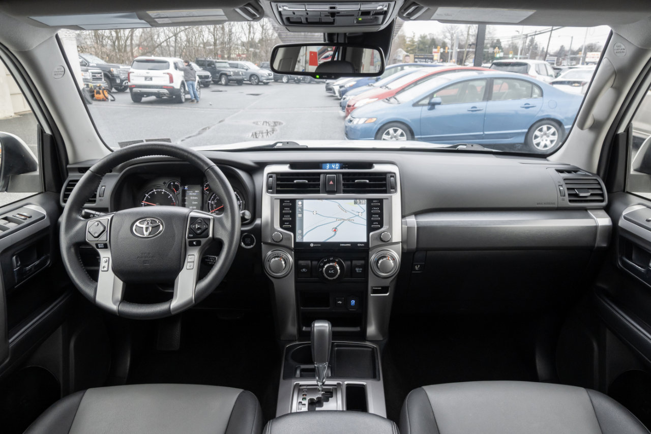 Used 2022 Toyota 4Runner SR5 Premium image 3